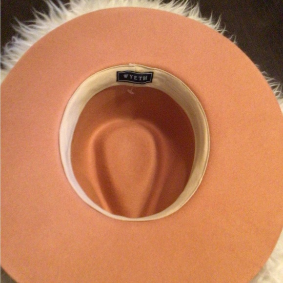 NeW! Rare Wyeth cashmere wool and crystal rancher